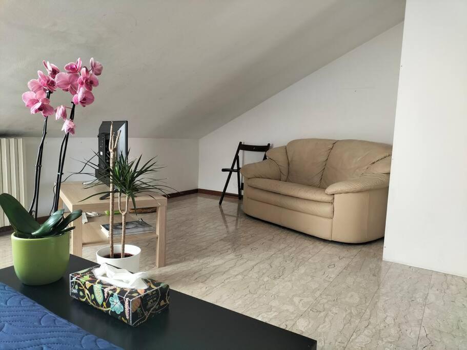 Ferienwohnung La Casa Di Marta - Ampia Ed Accogliente Mansarda In Piazza Statuto Turin Exterior foto